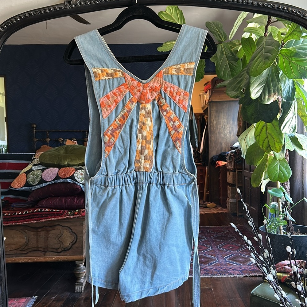 Chasing Unicorns Waiting for the Sun embroidered short denim overalls size M - Picture 16 of 17